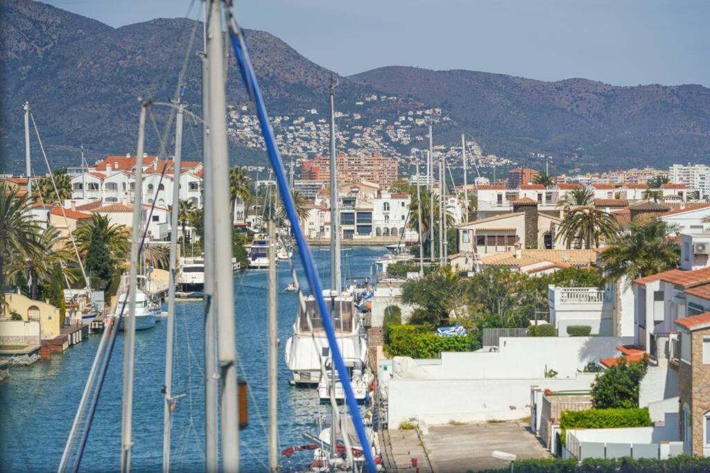 Magnifique Duplex, Vue Mer Et Canal By Welhomy Empuriabrava Eksteriør bilde